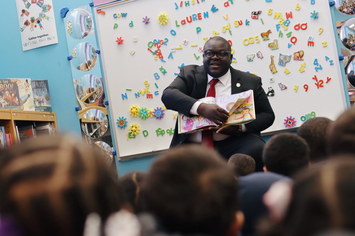 Readby4th's tweet photo. A story read by a caring grownup truly changes lives. Thank you for reading with us at Greater Olney Library, @PhillipsDist9 #ReadingPromiseWeek https://t.co/lke25A1xaW