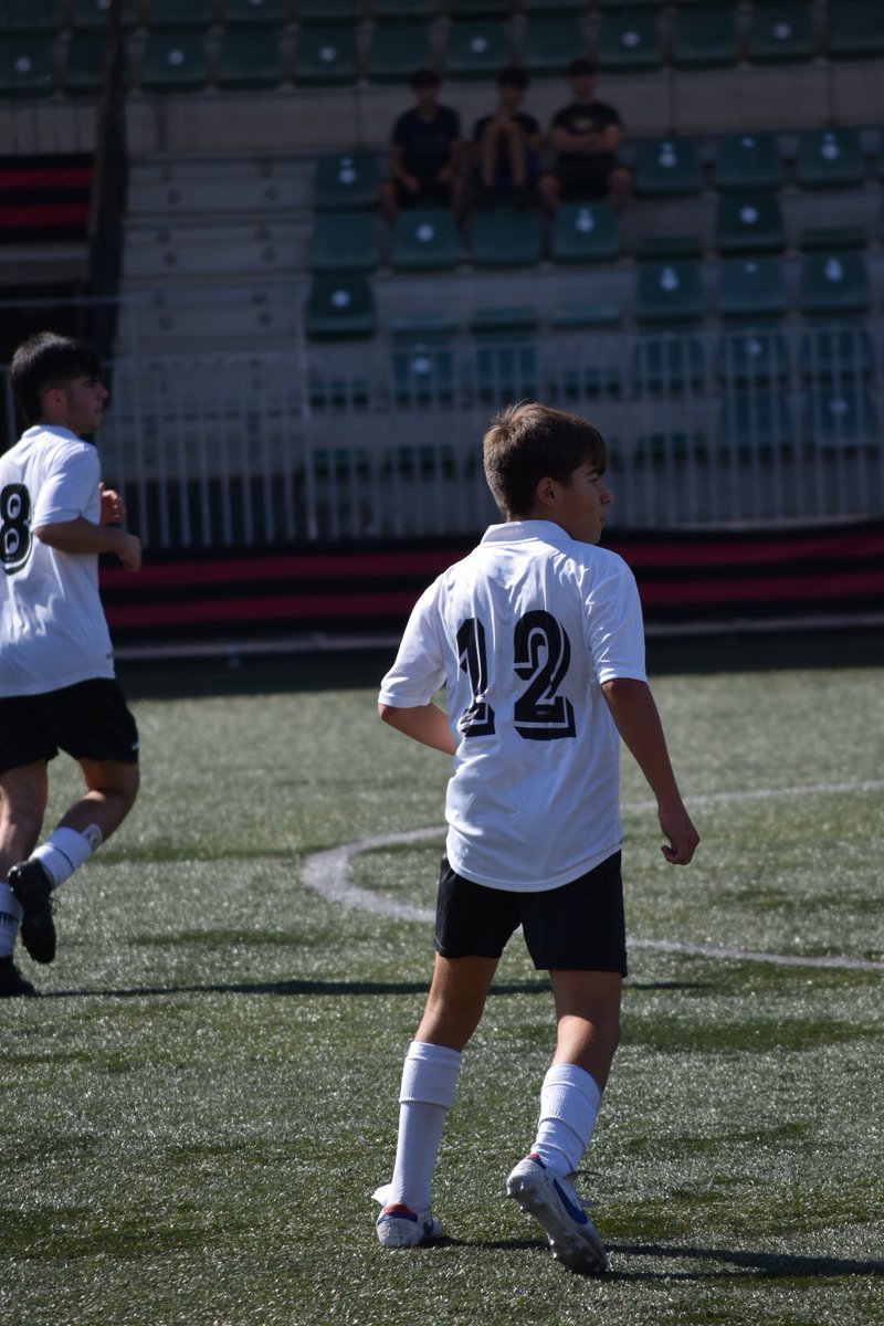 GernikaClub's tweet photo. 🔝𝐉𝐔𝐕𝐄𝐍𝐈𝐋 𝐁

🔛 Asteburu honetan liga hasi dute gure jubenillek, Arenasen aurka 4-1 galdu zuten. Animo mutillek!

🔛 Este fin de semana el Juvenil B comenzo la liga ante el @arenas_club1909. Fueron derrotados por 4-1. Animo chicos!

📸: Eneko Intxausti https://t.co/NAADDvhvof