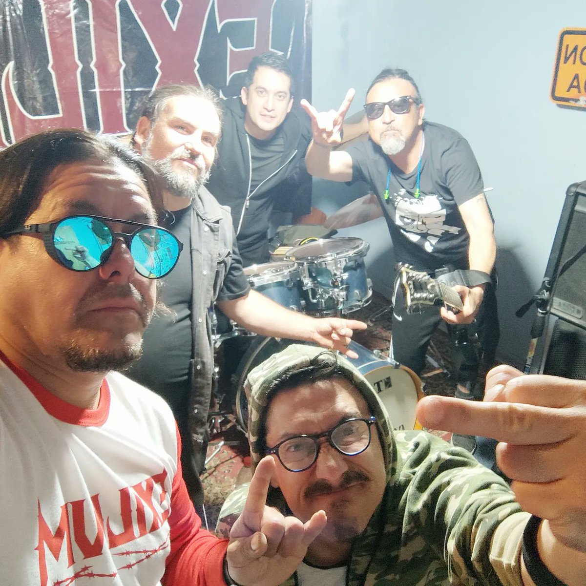 ExiliuM666's tweet photo. VAMOS EXILIUM CON MÁS
FUERZA , PRONTO DE VUELTA
A LAS PISTAS , DISCO Y MÁS! 
AGUANTE LA BANDA !!!
LET'S GO EXILIUM WITH MORE STRENGTH, SOON BACK TO THE TRACKS, DISCO AND MORE! HOLD ON THE BAND!!! 🤟🤟💪
#ThrashMetal #rockandroll 
#Deathmetal #groovemetal https://t.co/eyCP0kHoKP