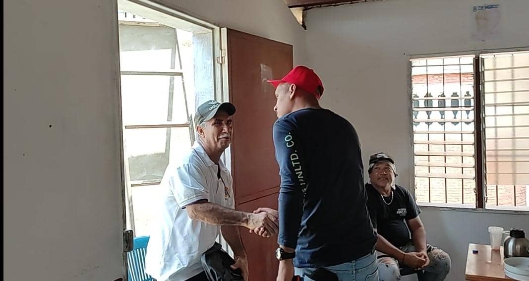 RocioA_1985's tweet photo. La Aut Única de Salud y pdte de Fundasalud 
#Sucre Dr. Willian Meneses, inspeccionó rehabilitación del Consultorio Popular "La Gran Sabana" en 
#Cumana como parte de la Red Hospitalaria
@NicolasMaduro 
@MagaGutierrezV 
@GPintoVzla https://t.co/xQqqilzajQ
