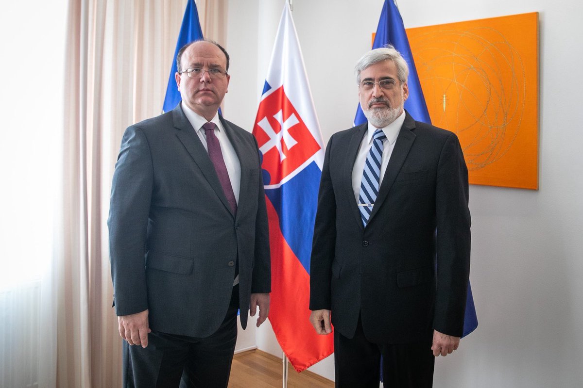 MWlachovsky's tweet photo. I had very important meeting 🤝 w/ H.E. Eitan Levon 🇮🇱 @AmbEitanLevon. #Slovakia 🇸🇰 stands in solidarity w/ Israel &amp; its people. I confirmed support of Israel's right to self-defense. My thoughts are w/ victims' families &amp; I wish very much for immediate deescalation of situation. https://t.co/Mv4AiVUs94