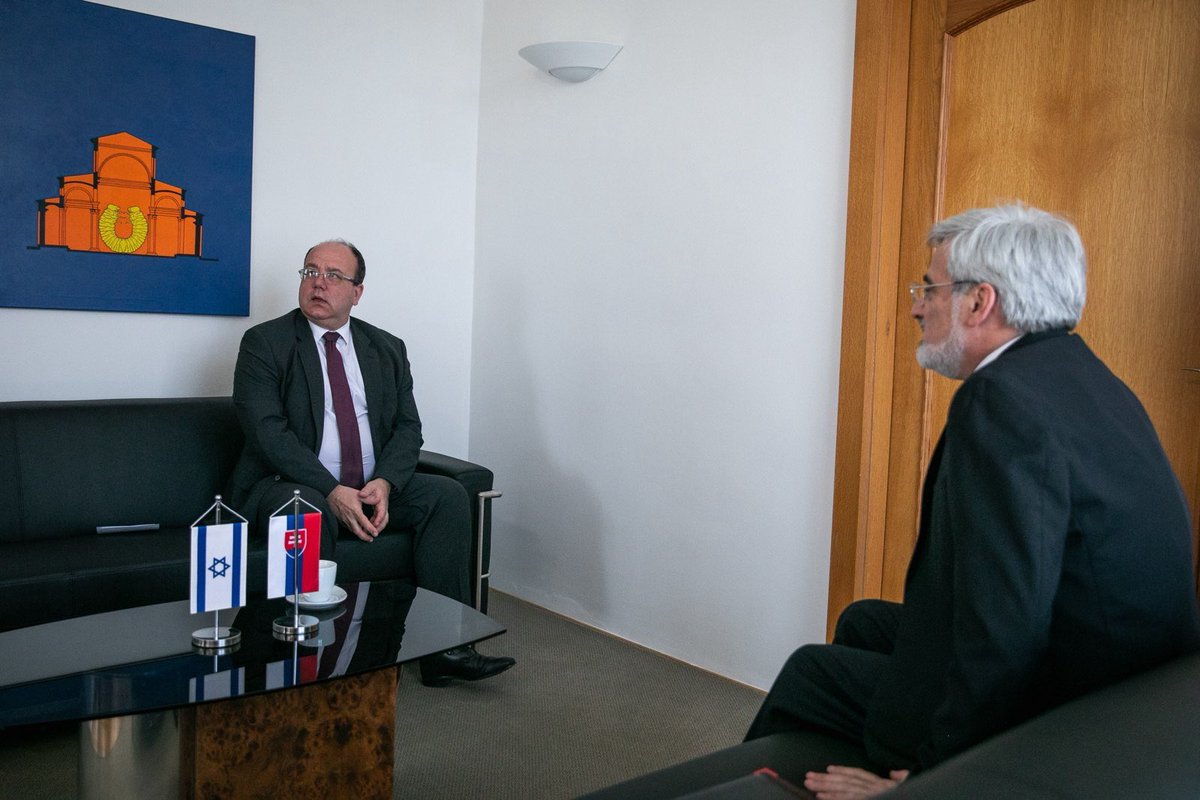 MWlachovsky's tweet photo. I had very important meeting 🤝 w/ H.E. Eitan Levon 🇮🇱 @AmbEitanLevon. #Slovakia 🇸🇰 stands in solidarity w/ Israel &amp; its people. I confirmed support of Israel's right to self-defense. My thoughts are w/ victims' families &amp; I wish very much for immediate deescalation of situation. https://t.co/Mv4AiVUs94
