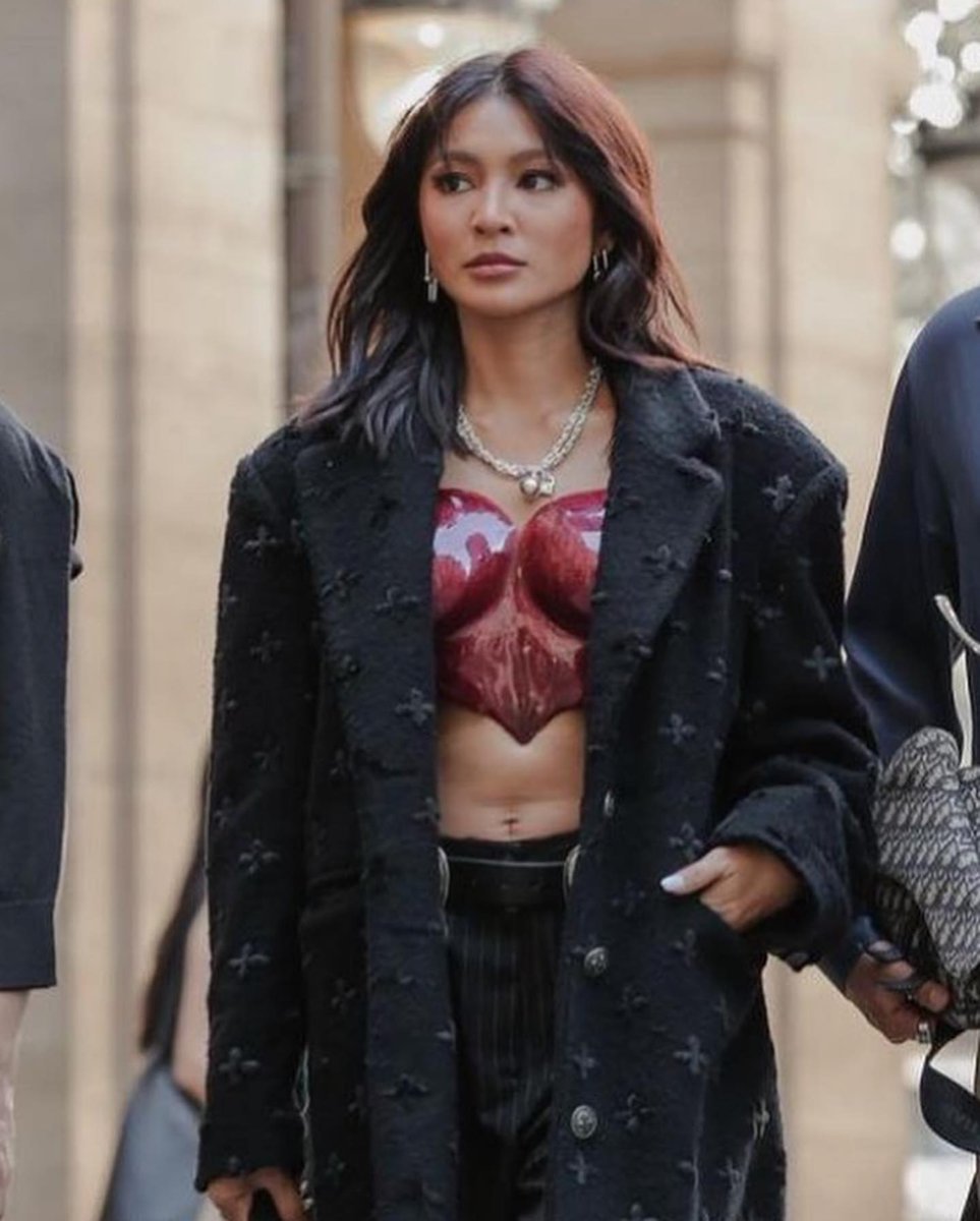 NewsPressPH's tweet photo. Let’s look at some of the outfits of Nadine Lustre at the recent Paris Fashion Week.

Netizens gushed at her very eye-catching looks. https://t.co/UZml0fJORE