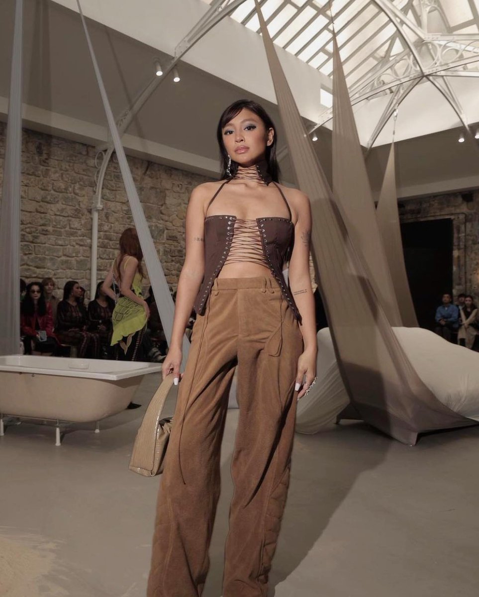 Let’s look at some of the outfits of Nadine Lustre at the recent Paris Fashion Week.

Netizens gushed at her very eye-catching looks.