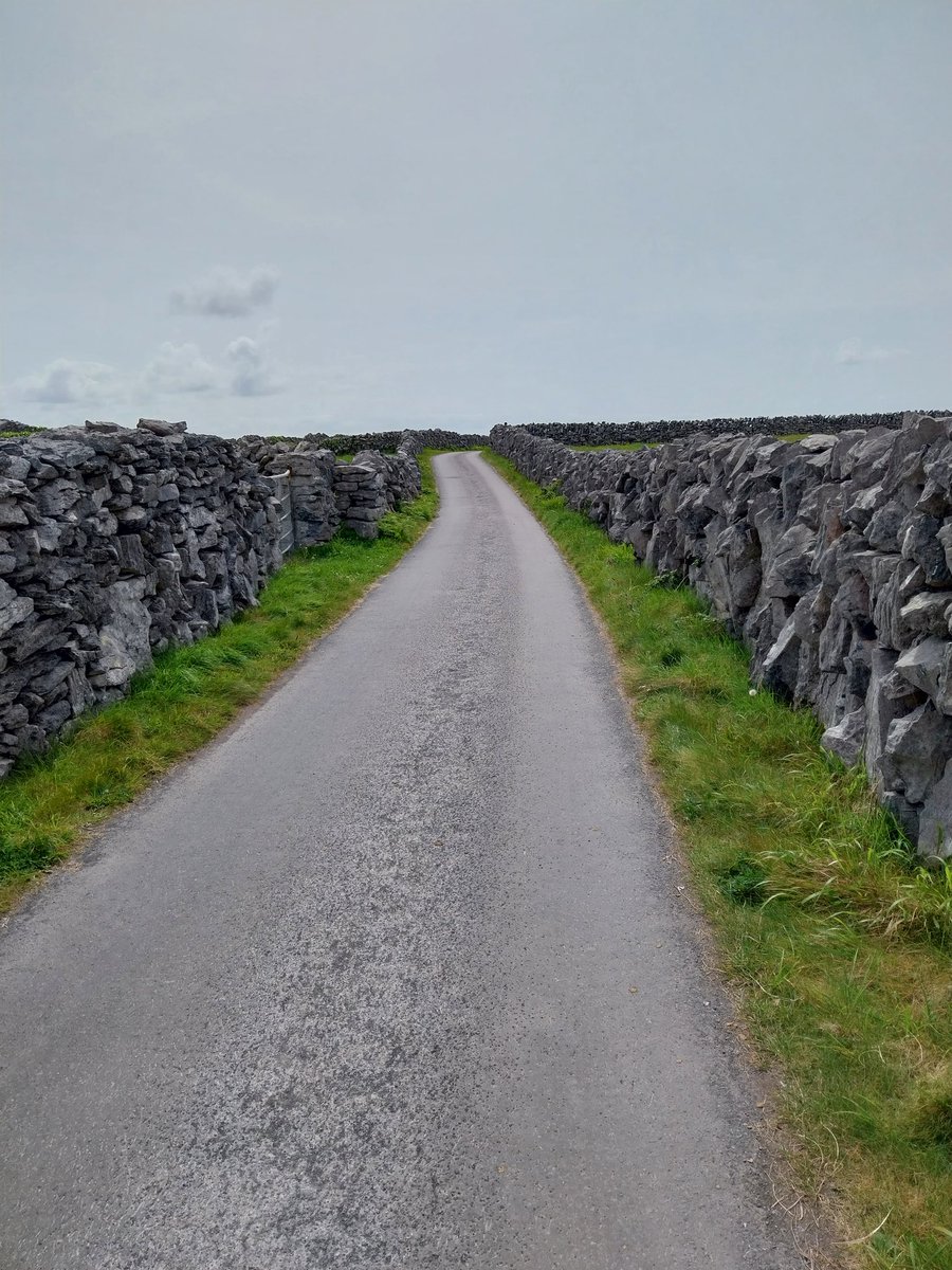 dineen20dineen's tweet image. Some great work the stone built ditches on inis oirr Aran Islands