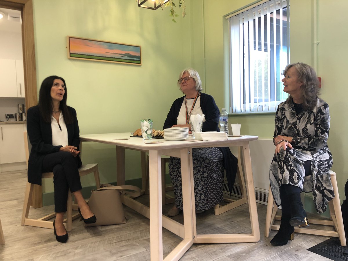 HywelDdaHB's tweet photo. This #WorldMentalHealthDay, we were pleased to welcome the @childcomwales, Rocio Cifuentes, to our innovative mental health centre in Carmarthen. It is Wales’s first mental health crisis hub for children and young people who are in need of urgent support and is available 24/7 https://t.co/KS2OElivTi
