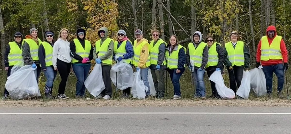 NEWCU's tweet photo. #CUCommunityDay ... we took to the streets and cleaned up a couple stretches of highway in Oconto Cty. Others put together baskets of supplies to be donated to Rainbow House, as well as making blankets and care packages to donate to the Oncology patients at our local hospital. https://t.co/ewa7NQYYkA