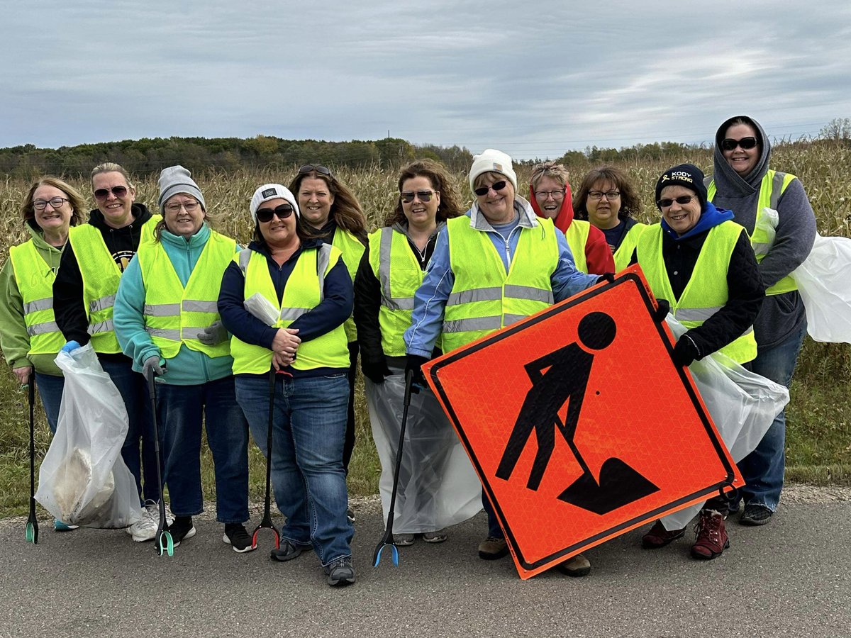 NEWCU's tweet photo. #CUCommunityDay ... we took to the streets and cleaned up a couple stretches of highway in Oconto Cty. Others put together baskets of supplies to be donated to Rainbow House, as well as making blankets and care packages to donate to the Oncology patients at our local hospital. https://t.co/ewa7NQYYkA