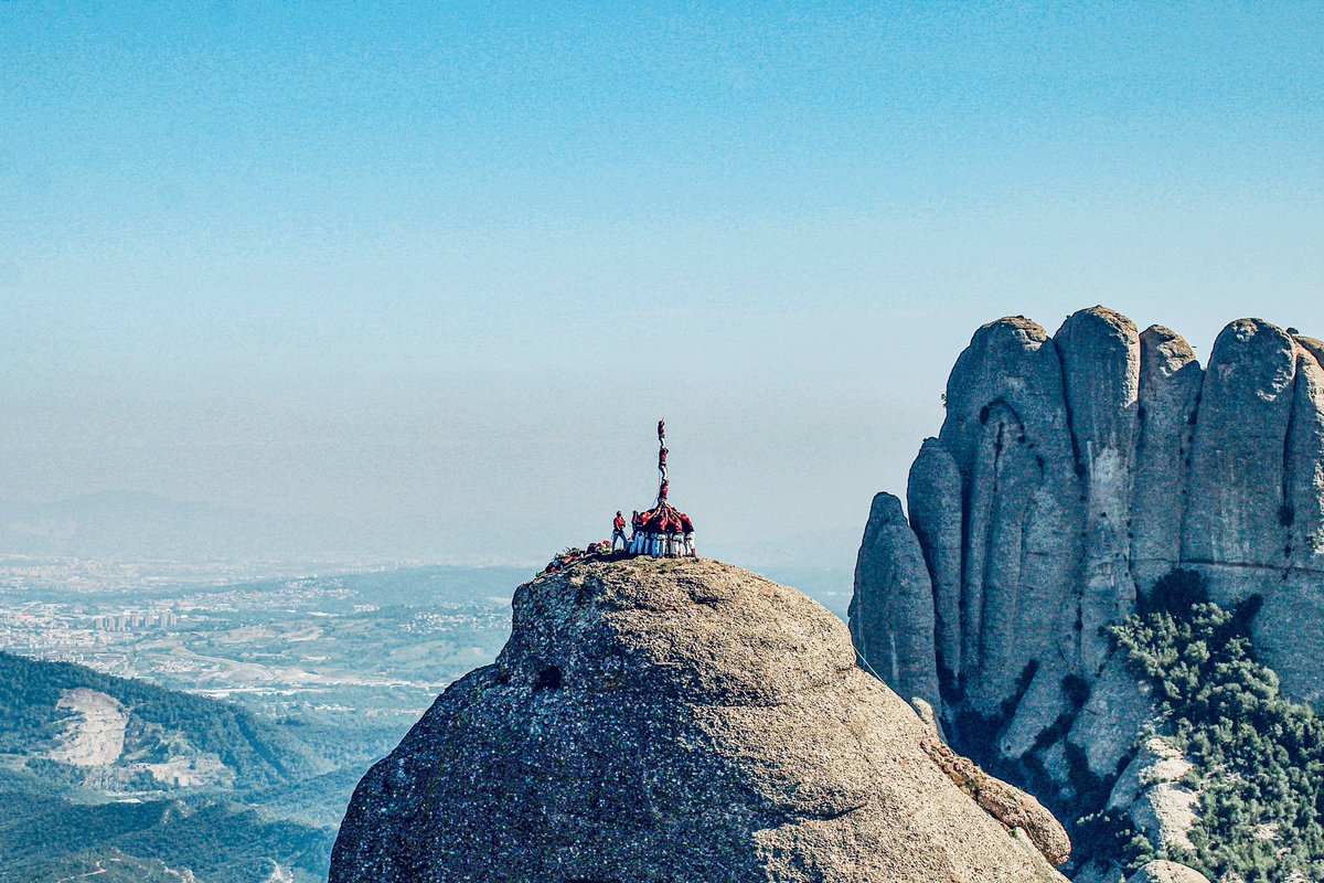 ara_castells's tweet photo. L’espectacular pilar de 4 dels Xics de Granollers al cim del Cavall Bernat de Montserrat.

🔗 https://t.co/bEJwlRu6iG

@EstrellaDammCat | #castells #castellers https://t.co/sqtm41qCPo