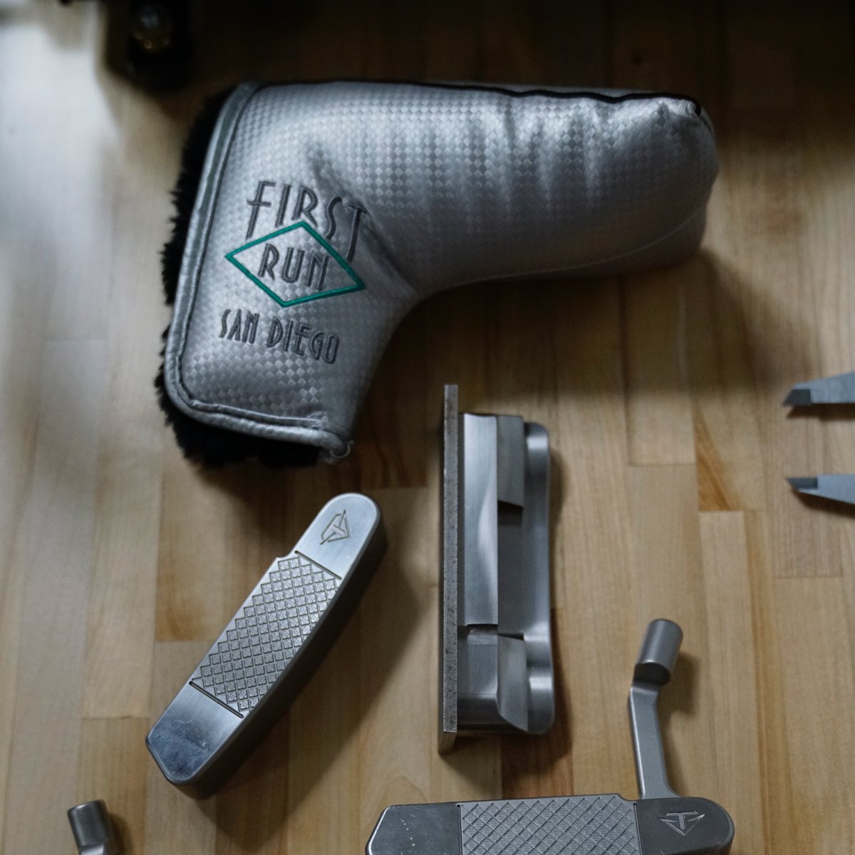 Straight outta the garage 👀 Would you be surprised that the first ever <a href="/toulongolf/">Toulon Golf</a> putter head from 2015 weighed 544 grams? 🤣 We got 'em down to 350 for the First Run though 💯🔨