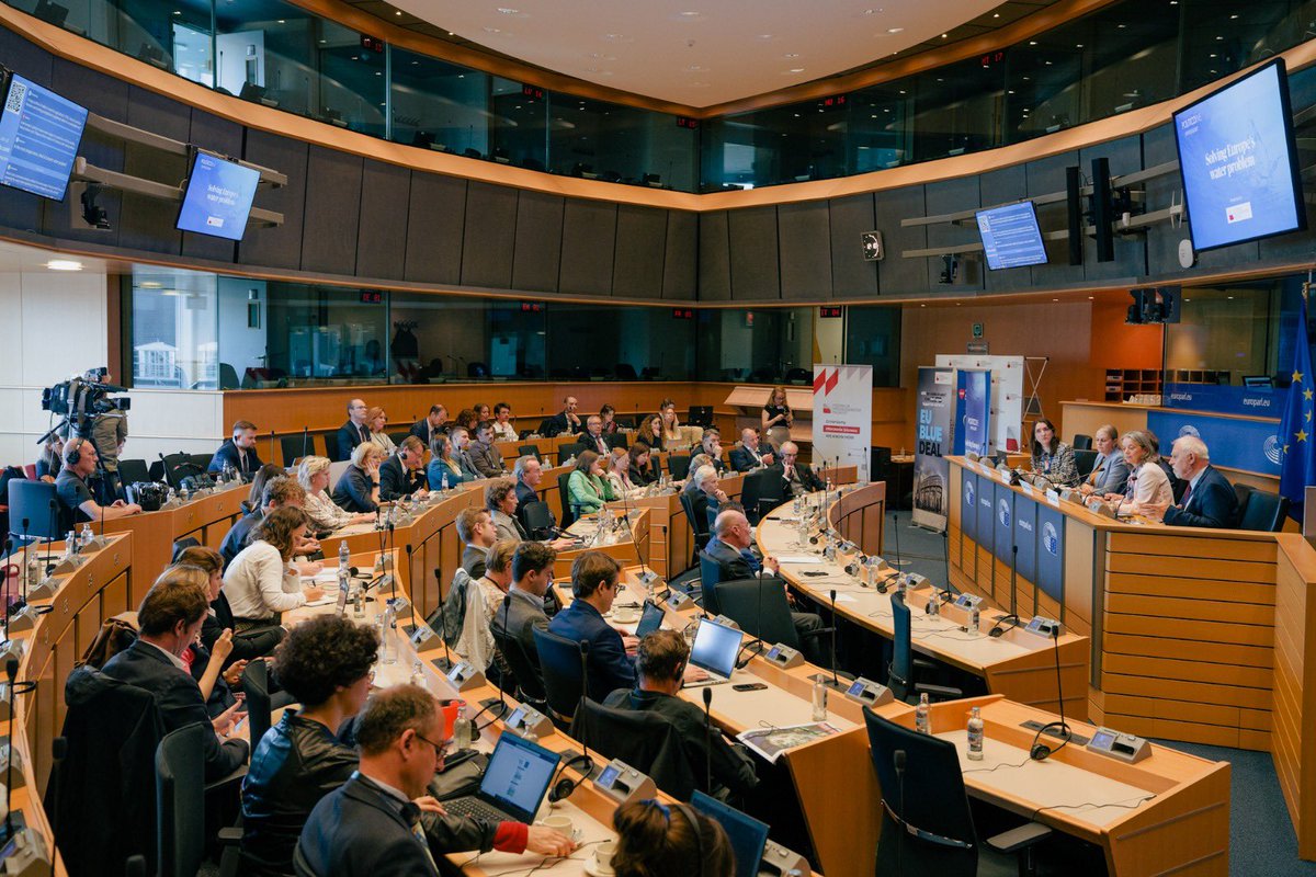 FPP_Water's tweet photo. 🔵 Za nami konferencja organizowana przez @Federacja_PL i @politico dot. tego jak rozwiązać kryzys wodny w Europie oraz nt. inicjatywy #EUBlueDeal.

Dziękujemy wszystkim uczestnikom za interesującą i inspirującą dyskusję. Pamiętajmy, że woda nie ma alternatywy! 💦 https://t.co/z8bBO2JLpo