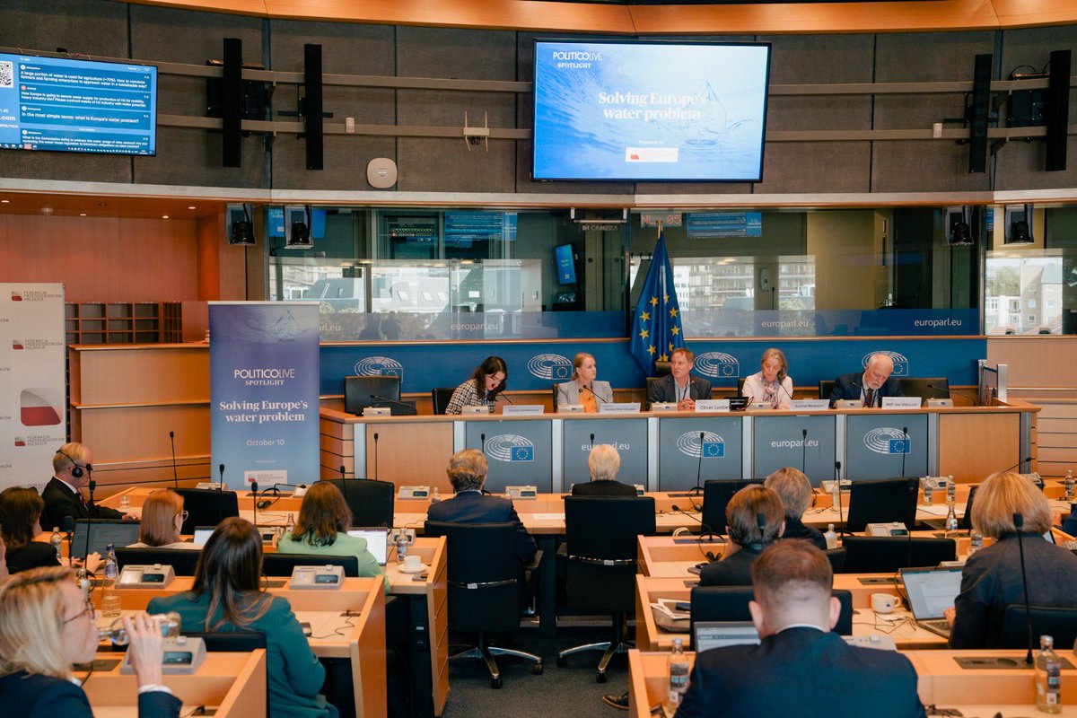 FPP_Water's tweet photo. 🔵 Za nami konferencja organizowana przez @Federacja_PL i @politico dot. tego jak rozwiązać kryzys wodny w Europie oraz nt. inicjatywy #EUBlueDeal.

Dziękujemy wszystkim uczestnikom za interesującą i inspirującą dyskusję. Pamiętajmy, że woda nie ma alternatywy! 💦 https://t.co/z8bBO2JLpo