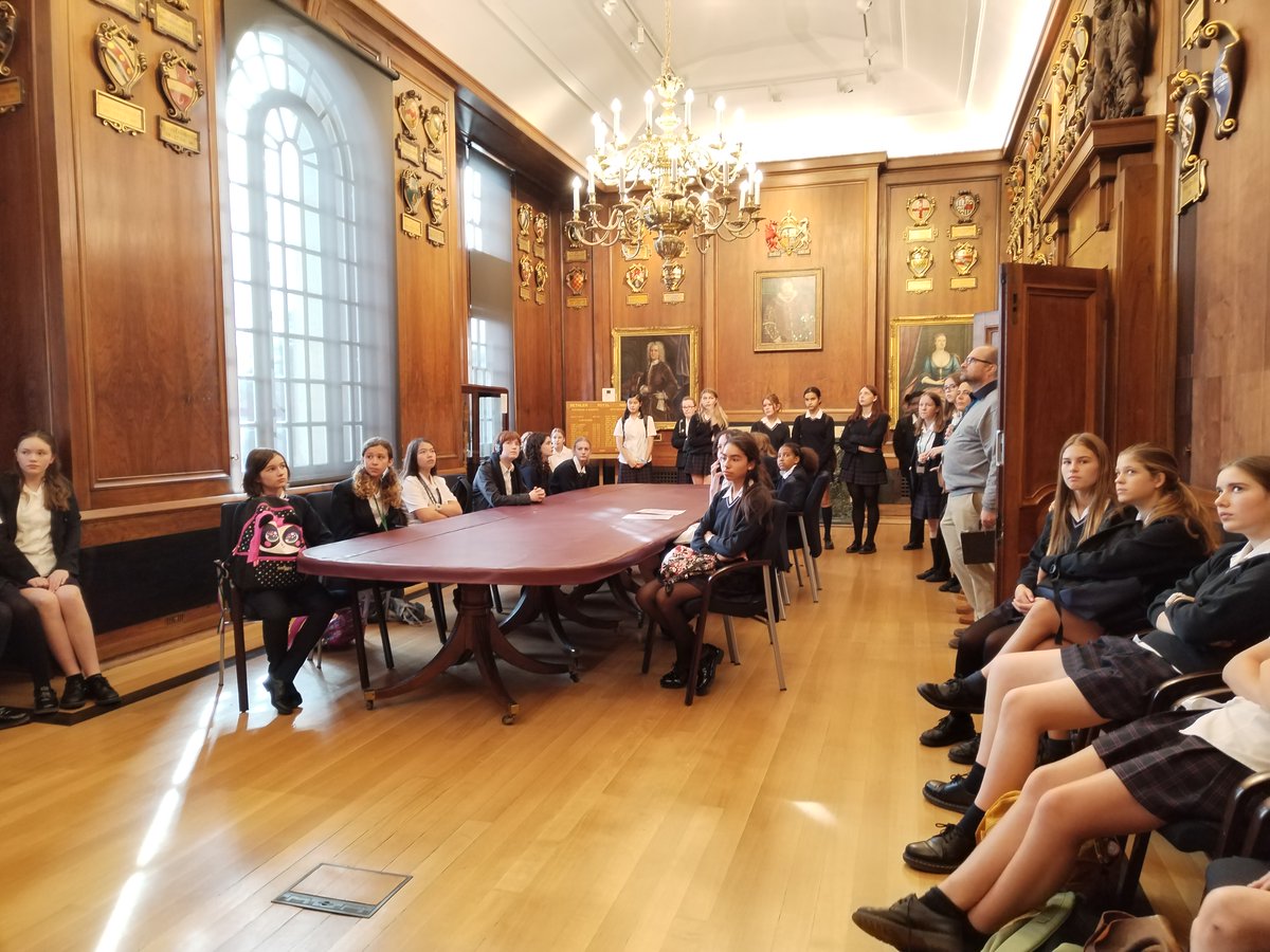 SydenhamHigh's tweet photo. #WorldMentalHealthDay Year 9 learned about the word 'bedlam' history courtesy of #BethlemMuseum. Our pupils also learnt more about the importance of good mental health through the words of some of the hospital's patients and their art.
#UniversalHumanRight #MentalHealthAwareness https://t.co/yj9g2zCeNU