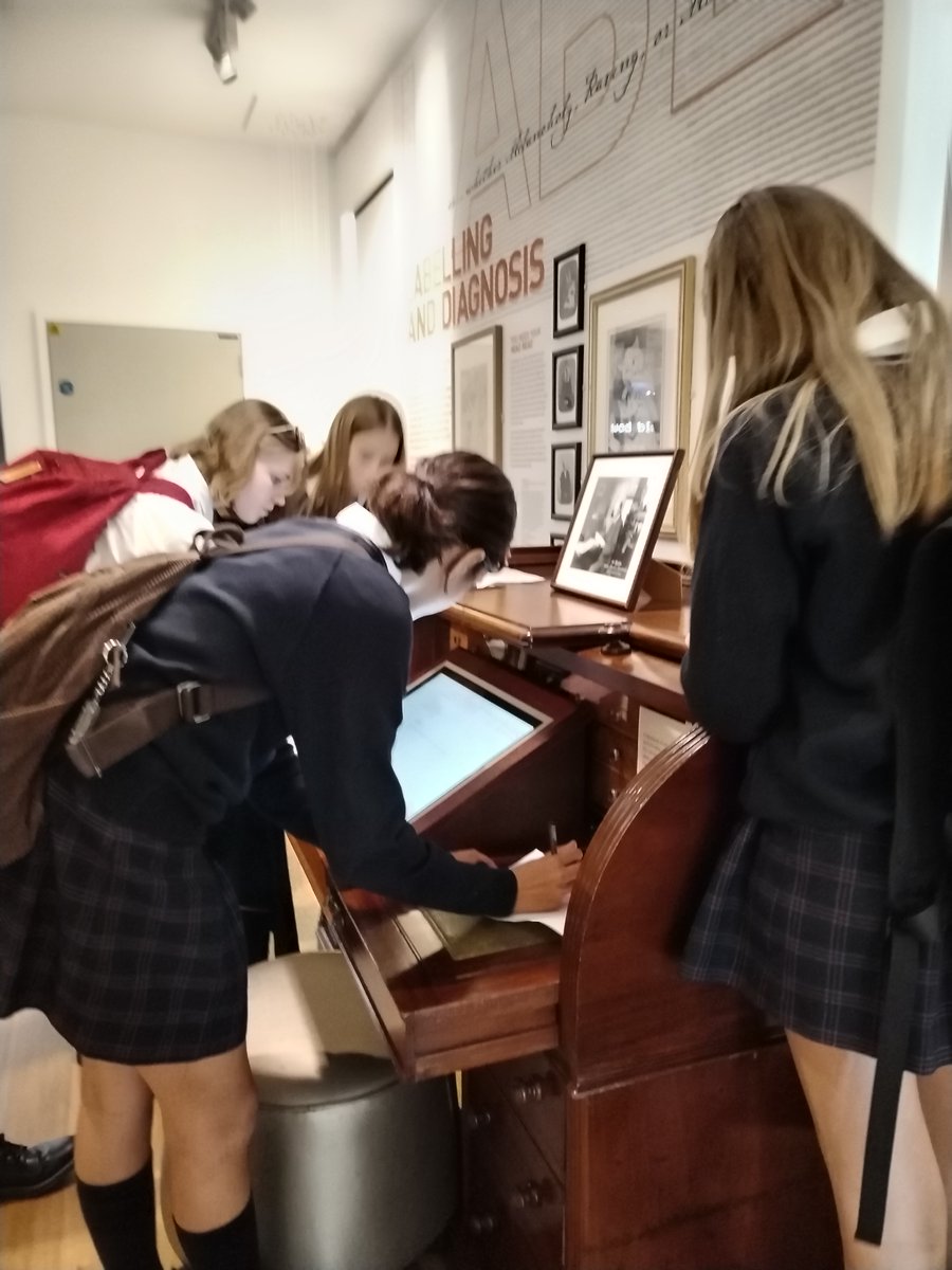 SydenhamHigh's tweet photo. #WorldMentalHealthDay Year 9 learned about the word 'bedlam' history courtesy of #BethlemMuseum. Our pupils also learnt more about the importance of good mental health through the words of some of the hospital's patients and their art.
#UniversalHumanRight #MentalHealthAwareness https://t.co/yj9g2zCeNU