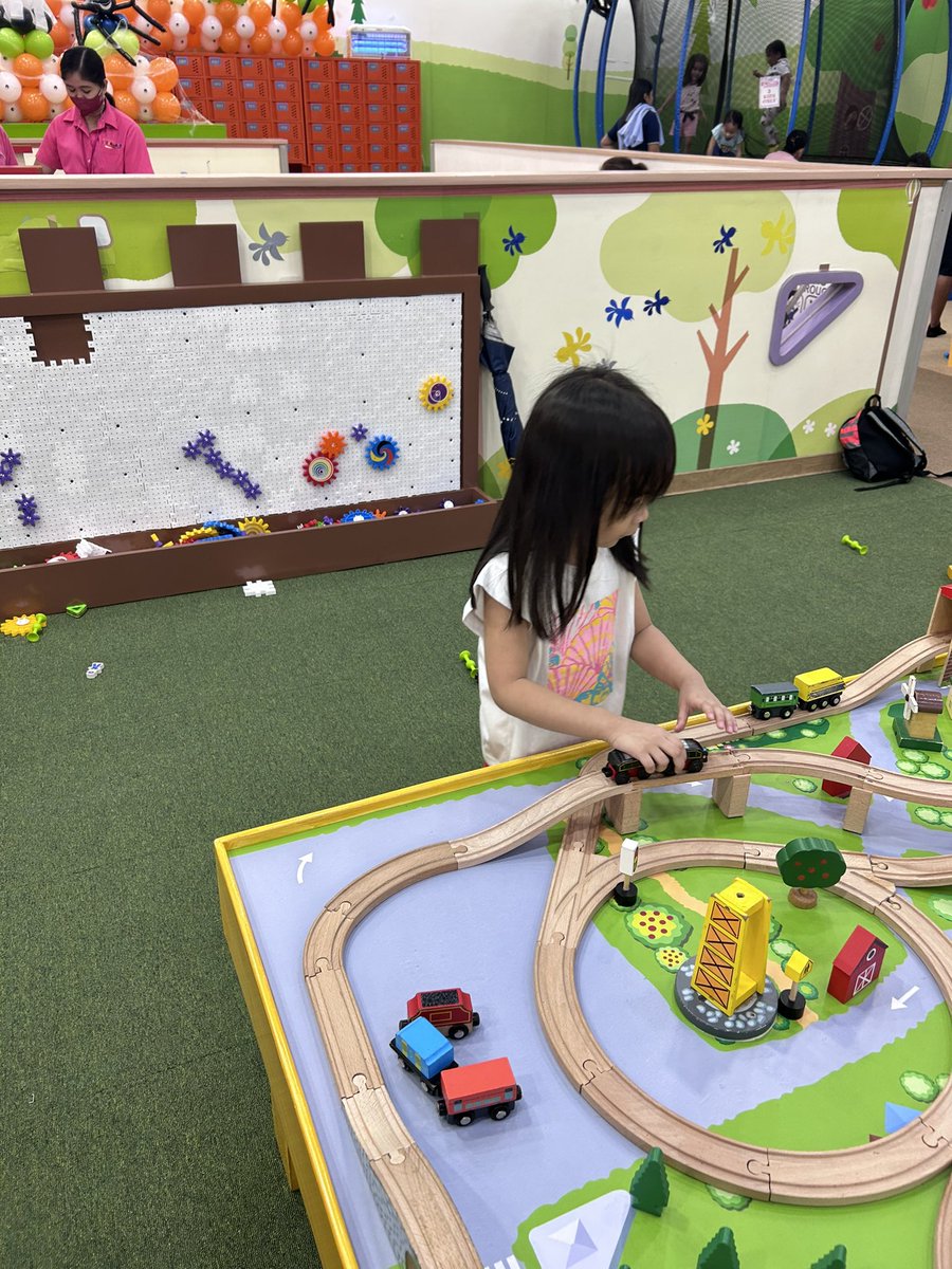 _AnNaBaNaNaaaaa's tweet image. Kidzoona Edutainment Program was a success! Thank you Montessori and Kidzoona for collaborating and making sure our kids had a great time while learning new things. 🥰💗
“Play is the work of the child” ~ Maria Montessori. #LearningThroughPlay #PreschoolLife #OctoberFun