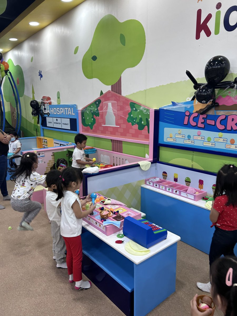 _AnNaBaNaNaaaaa's tweet image. Kidzoona Edutainment Program was a success! Thank you Montessori and Kidzoona for collaborating and making sure our kids had a great time while learning new things. 🥰💗
“Play is the work of the child” ~ Maria Montessori. #LearningThroughPlay #PreschoolLife #OctoberFun