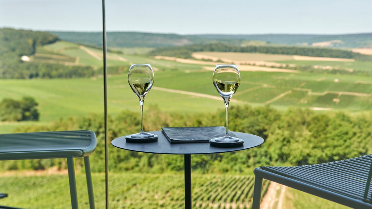 🍷Bringing new experiences to our ski clients this winter...🍷

Check out our brand new En-Route Escapes experience > peakretreats.co.uk/media/22980/pr…