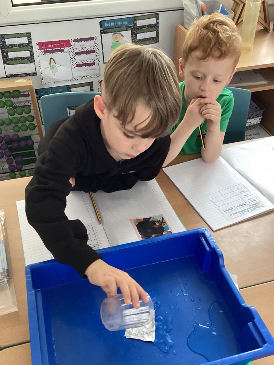 CloverfieldsSch's tweet photo. Today Penguin class took part in an investigation to see what material would be best suited to make a raincoat. We observed some materials absorb the water and discussed which ones were waterproof! #CloverfieldsScience https://t.co/4Fu3ldkLfH
