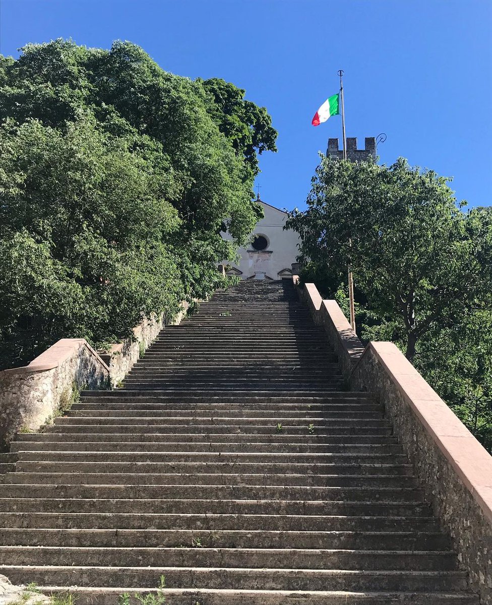 TurismoVeneto's tweet photo. Partenza: Duomo di #Serravalle. Arrivo: Santuario di #SantaAugusta
Una passeggiata verso l'alto, tre scalini, strade sterrate e una fontana in pietra, per godere di una vista panoramica su #VittorioVeneto
⛪ https://t.co/Qu0aFkmwhA
#Treviso #VisitVeneto
📸 IG piccinbarbara_ https://t.co/9VNPb2P29F