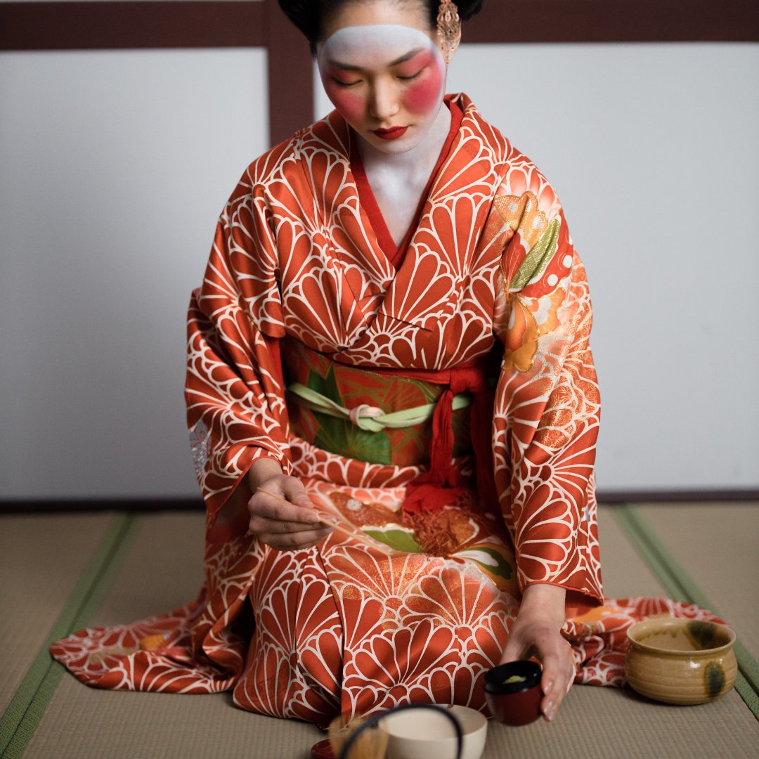 🎎 Step into the world of Japanese beauty with the ancient makeup technique of Oshiroi! This traditional practice, dating back to the Edo period, involves using natural ingredients like rice powder and white lead to create a smooth, porcelain-like base for makeup. 🌟 

The end re
