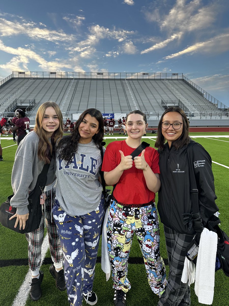 AHMOSportsMed's tweet photo. Day 2 of Fall Break dress up days was PAJAMAS!! https://t.co/X0cYnD4WNT