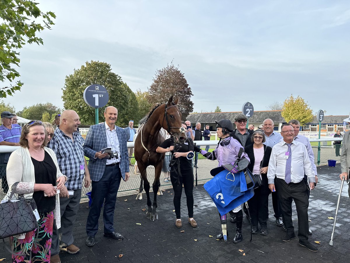 ownersgroupuk's tweet photo. Here’s Beraz, some of his happy owners, and jockey Graham Lee after his success @LeicesterRaces this afternoon 😃 #beraz #ownersgroup https://t.co/c6LPTFprJ3