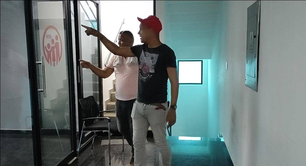RocioA_1985's tweet photo. La Aut Única de Salud y pdte de Fundasalud
#Sucre Dr. Willian Meneses inspeccionó rehabilitación del CIDES para atención pacientes renales en
#Cumana como parte del fortalecimiento de la red Hospitalaria
@NicolasMaduro 
@MagaGutierrezV 
@GPintoVzla https://t.co/NWlQLY1BfR