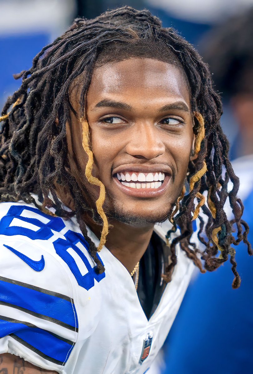 jasrifootball's tweet image. 𝗧𝗥𝗘𝗡𝗗𝗜𝗡𝗚: #Cowboys Owner Jerry Jones says “I don’t know about that” when asked if he wants to see star WR CeeDee Lamb get more opportunities, via @jonmachota 

He says the team needs to spread the ball around to several WRs/TEs

CeeDee Lamb is due for a contract…