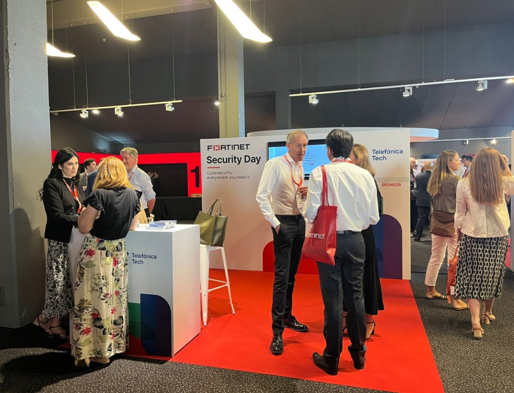 TelefonicaTech's tweet photo. 🛡️ Hoy participamos en el #SecurityDay de @Fortinet en Madrid como patrocinador platinum. Un evento que reúne a líderes de TI y seguridad en busca de soluciones avanzadas. Estamos emocionados de presentar nuestra propuesta de valor. #FortinetSecurityDay 💼✨ https://t.co/6RydoppT7r