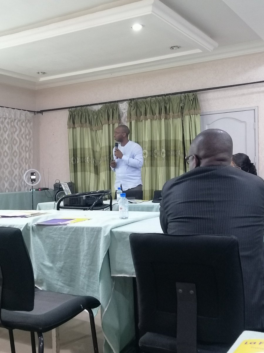 ab_benin's tweet photo. Suite aux travaux de groupe et de la plénière nous avons eu droit à la seconde communication de l'atelier de @BatongaFdn qui est une étude baseline autour duquel il
y a eu quelques échanges puis s'en est suivi la validation des différents rapports par acclamation. 

Que ce soit pour les participants du Sénégal en ligne et pour ceux qui étaient présents dans la salle de conférence, c'était une approbation totale sous réserve que les apports et recommandations apportées soient prise en compte pour porter les différents documents à leur stade final.