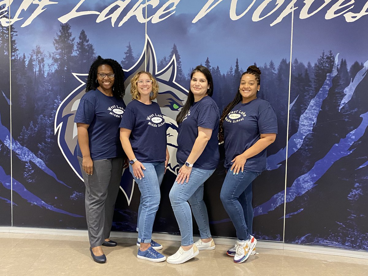 CSosa_Counselor's tweet photo. Day 2 of Pink Out Week! Twin Day! 🩷🐺💙💚🐺 @CSosa_Counselor @JillKnoeller @counselordirden @HumbleISD_WLMS @HumbleISD https://t.co/YYB1uUg7mi