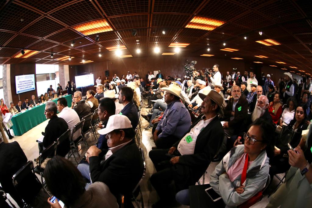 GPPRIDiputados's tweet photo. Con el respaldo de nuestro coordinador @rubenmoreiravdz, se llevó a cabo con gran éxito el #ParlamentoAbierto "Rumbo al presupuesto de egresos de la Federación para el campo 2024", organizado por la Comisión de Desarrollo, Conservación Rural y Autosuficiencia Alimentaria, presidida por nuestra Dip. @MariadeJesusAM, quien ha realizado un estupendo trabajo en la defensa del campo mexicano, dando voz a las y los campesinos de México.

En el PRI, estamos dando la batalla para que se destinen los recursos que este importante sector necesita.