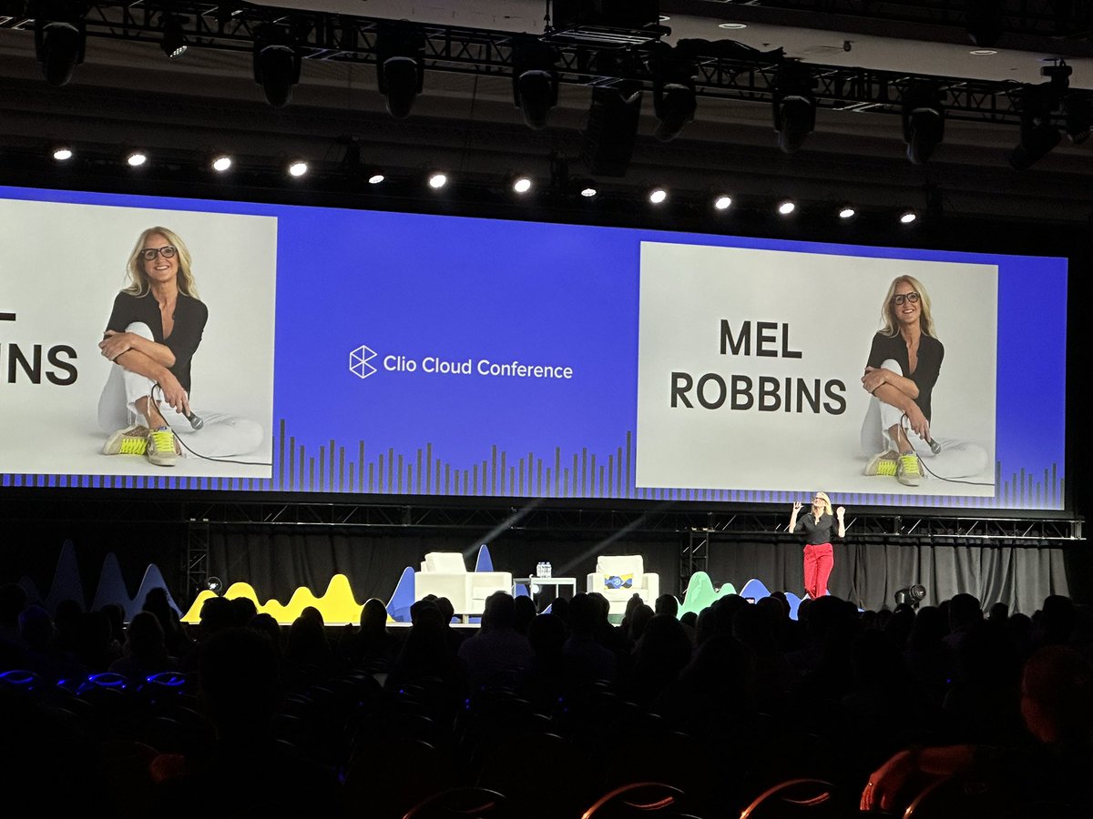 Our final #ClioCon keynote speaker <a href="/melrobbins/">Mel Robbins</a> just hit the stage with a warm welcome from the audience. 💙