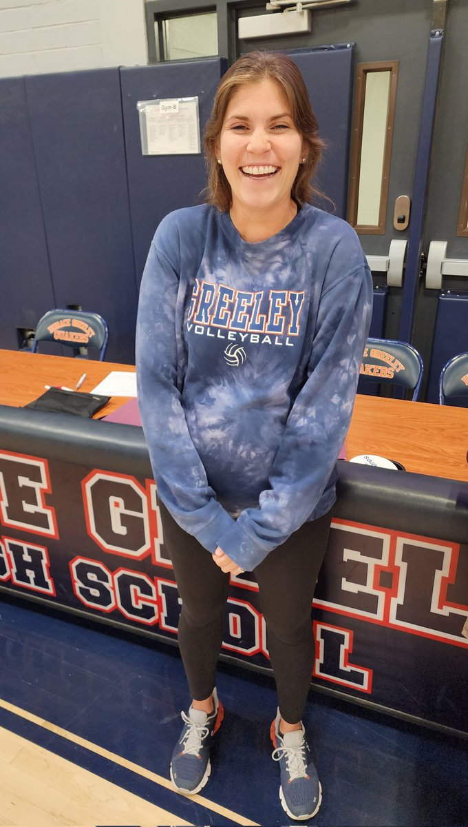 OssiningVolley1's tweet photo. Ossining Volleyball Alum, Danielle (Class of 2023) showed up to support today's match. ❤️🏐❤️

Actually, she had to be there because she is the Varsity coach for Greeley. 🤣🤣

Ossining Volleyball Strong ❤️✊❤️

@MrHerrera_AD
#OPride #RollPride #OssiningVolleyball
#lohud https://t.co/MoUpl03AfY