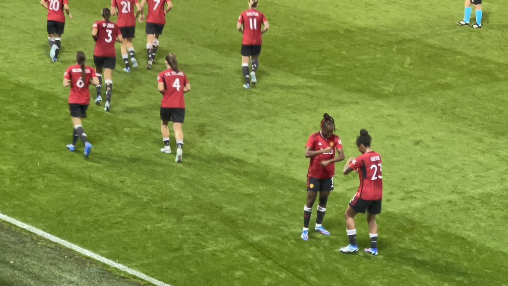 Manchester United 1-1 PSG at FT: Malard with United’s goal. #MUWomen #MUNPSG #UWCL #LeighSportsVillage #ManchesterUnited #ManUtd #MUFC #UEFAWomensChampionsLeague #RedArmy 🇾🇪🇾🇪🇾🇪