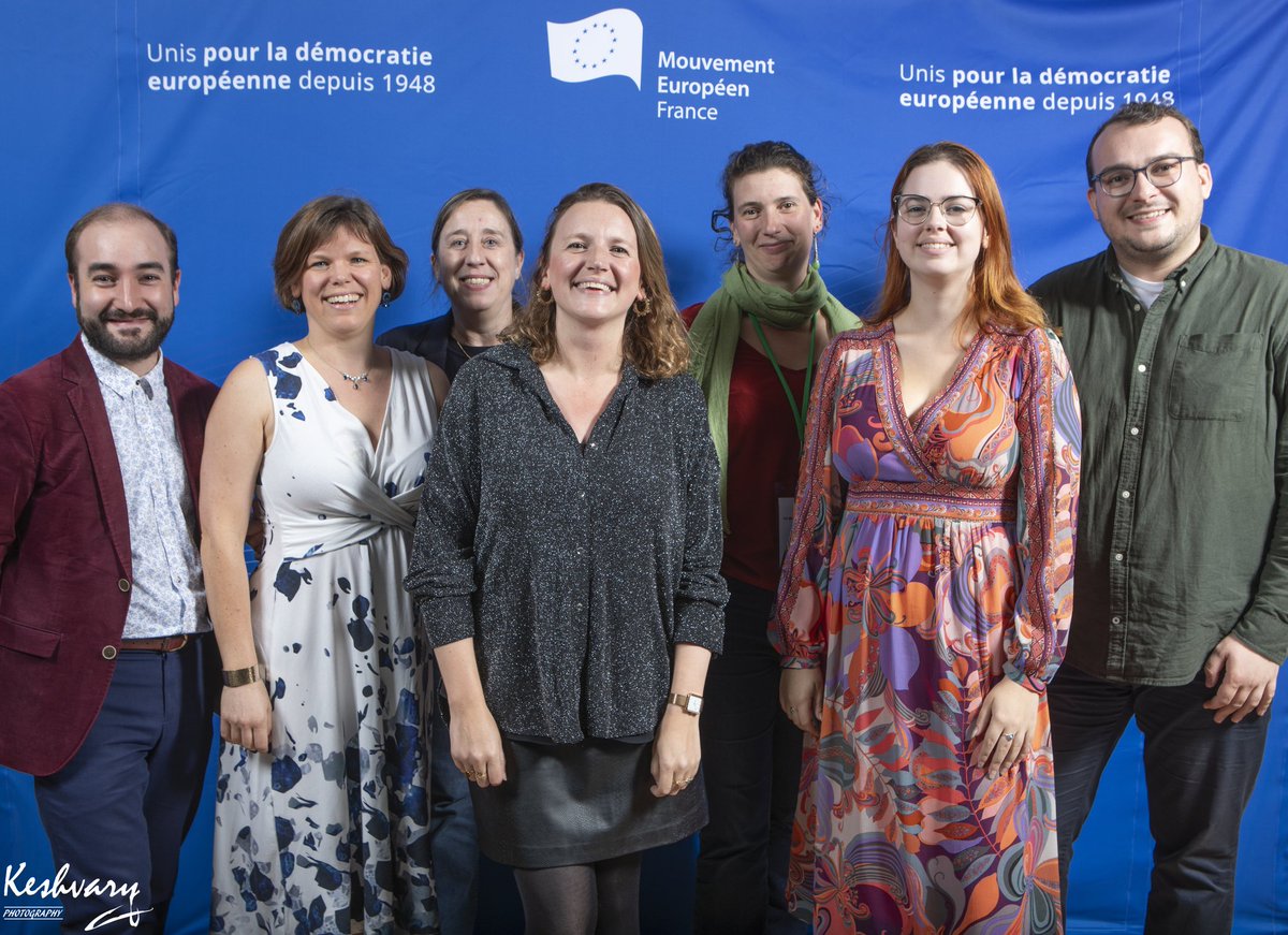 7 générations de Pdt(e)s des <a href="/JeunesEuropeens/">Les Jeunes Européens - France</a> réunis à une UA du <a href="/MouvEuropeen_Fr/">Mouvement Européen - France</a>... je crois qu'on n'avait encore jamais fait aussi bien! Et il en manquait au moins un <a href="/JeromeQuereMEF/">Jérôme Quéré</a>. Merci <a href="/HervMoritz/">Hervé Moritz 🇪🇺</a> <a href="/nathalielsnr/">Nathalie Lasnier</a> <a href="/Marie_Caillaud/">Marie Caillaud</a> <a href="/chloe_fabre/">Chloé Fabre</a> <a href="/AntoineChabal/">Antoine Chabal</a> et <a href="/LaureNiclot/">Laure Niclot</a>