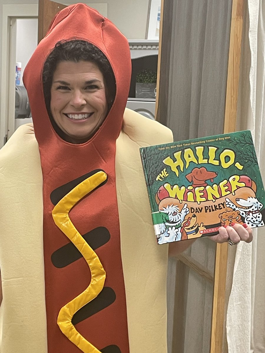 TweetDCS_LPS's tweet photo. 🌭🌭HOT DOG!!  🌭🌭@LPS_PTO Raise Craze leaders are…Mrs. Hutchen’s class in Acts of Kindness and Mrs. Sumner’s class in donations! @JanaBLong read The Hallo-Wiener by Dav Pilkey to their  classes today! #RaiseCraze #LPSRocks #TeamDCS https://t.co/eRTEd2IdSN