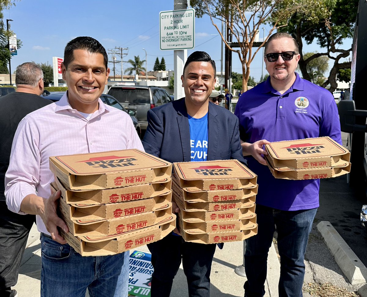 MSantiagoAD54's tweet image. Frontline healthcare workers deserve fair contracts and full staffing! 

Thats why we are marching with my sisters, brothers and siblings in @seiu_uhw and @unacuhcp in solidarity!! 

Let’s go ✊🏽✊🏽

#United4All #SolidaritySeason