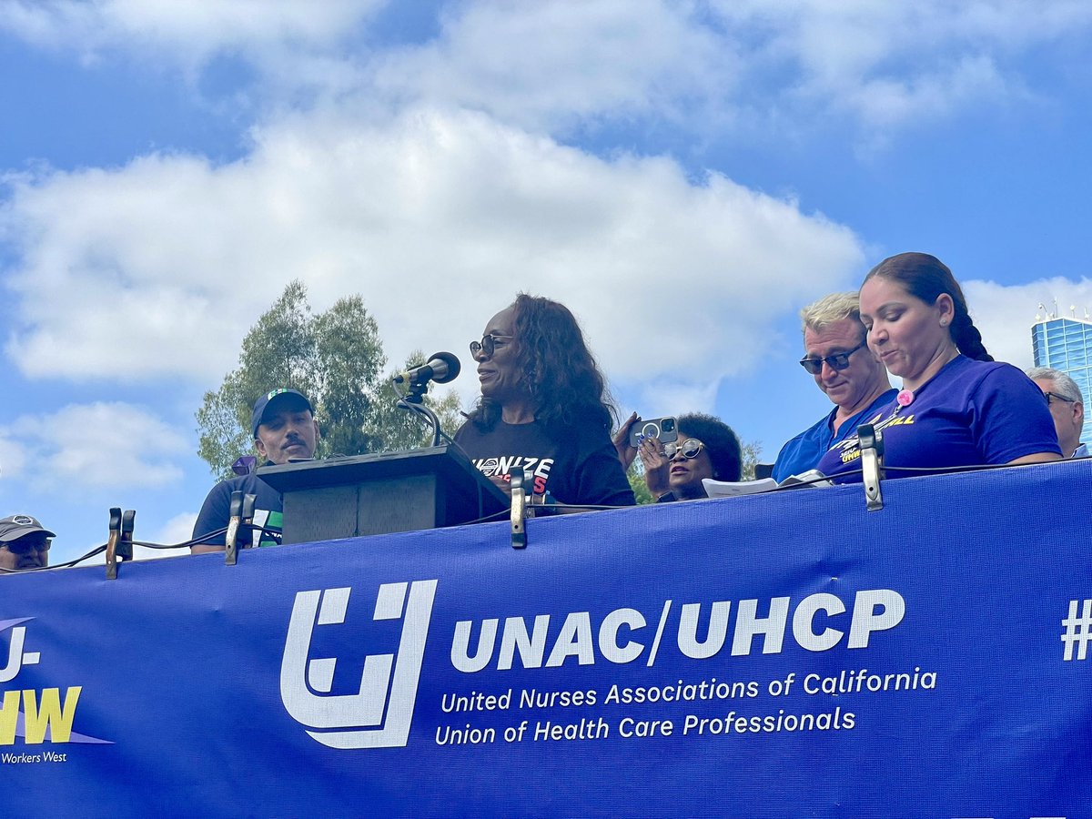 MSantiagoAD54's tweet image. Frontline healthcare workers deserve fair contracts and full staffing! 

Thats why we are marching with my sisters, brothers and siblings in @seiu_uhw and @unacuhcp in solidarity!! 

Let’s go ✊🏽✊🏽

#United4All #SolidaritySeason