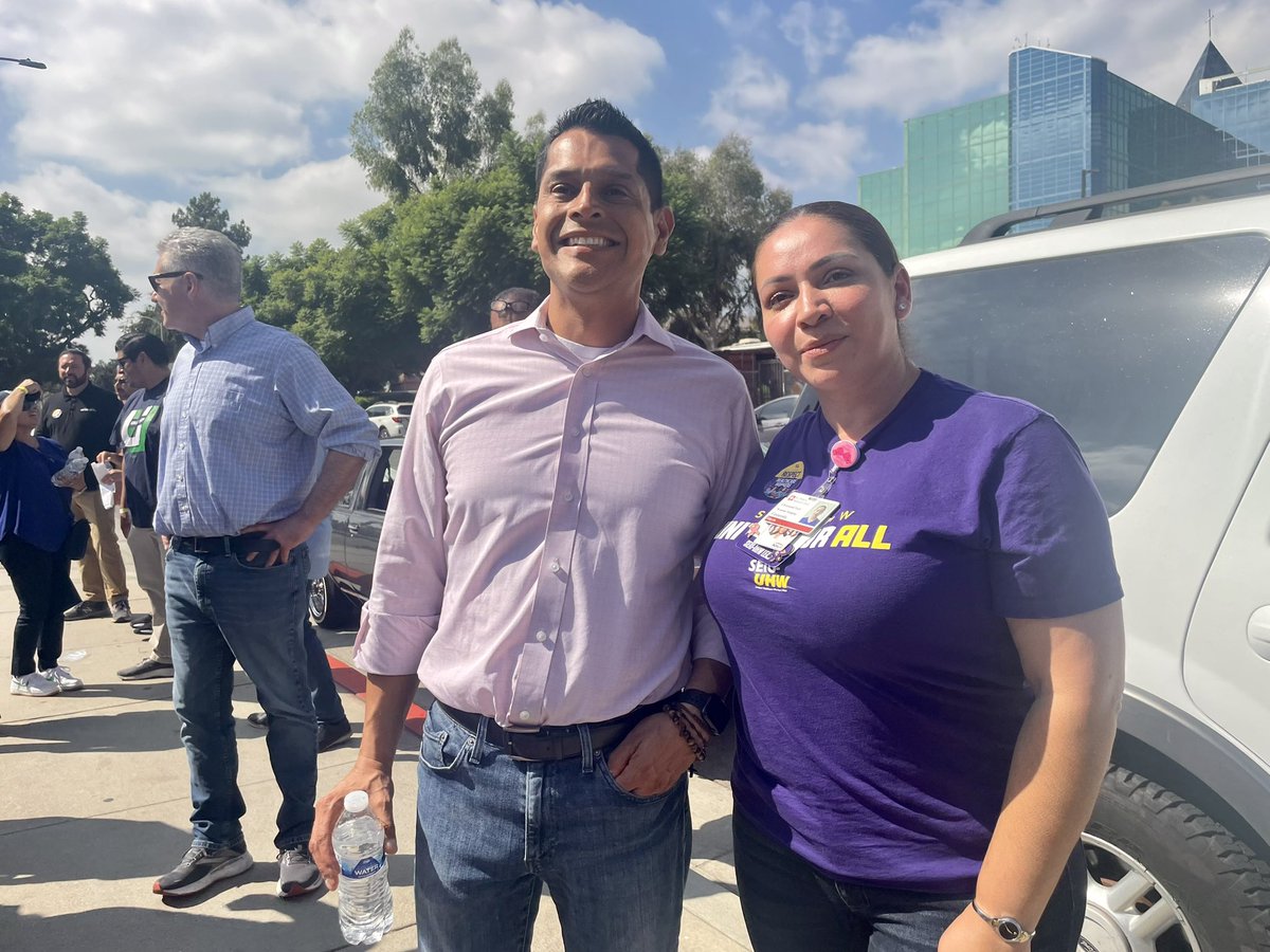 MSantiagoAD54's tweet image. Frontline healthcare workers deserve fair contracts and full staffing! 

Thats why we are marching with my sisters, brothers and siblings in @seiu_uhw and @unacuhcp in solidarity!! 

Let’s go ✊🏽✊🏽

#United4All #SolidaritySeason