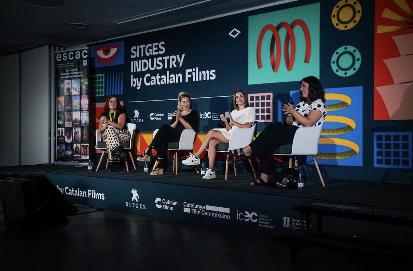 mariajesuslosad's tweet photo. Hoy hemos repartido los #PremiosProyecta (organizados por nuestro posgrado en Film Business de @escac) a tres mujeres esenciales de nuestra industria y hemos podido disfrutar de un coloquio con ellas 🫶🏼🎬 pd: Especial mención a nuestra Carlota por moderar tan bien la charla 💓 https://t.co/dC1x2txlNh