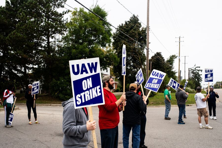 InvestmentNews (@investmentnews) on Twitter photo The UAW wants pensions back. Automakers really don’t buff.ly/3rUs52F #InvestmentNews <a href="/EmileHallez/">Emile Hallez</a> The UAW wants pensions back. Automakers really don’t buff.ly/3rUs52F #InvestmentNews <a href="/EmileHallez/">Emile Hallez</a>