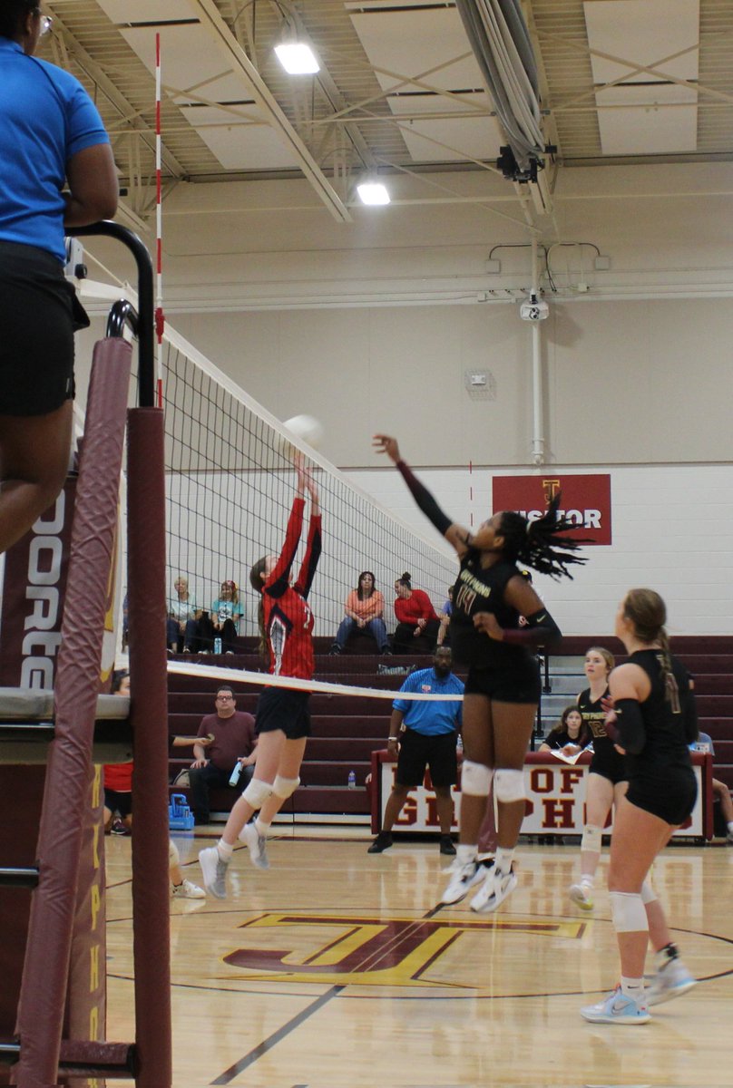 BrookBratt08's tweet photo. Don't find contentment by being the best in the room... Explore the whole House! #BlockDatShot @CanesVB @BaylorVBall @UVAVolleyball @CycloneVB @GTVolleyball @LouisvilleVB @UNCVolleyball @PackVball @PhoenixWwbb @PrepDig @tote_foundation @TwittyTown3 @TwittyCoach @CoachShauntay https://t.co/5NtyJREymD