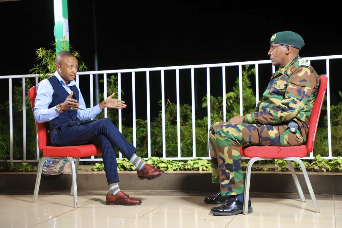 FarahJr002's tweet photo. First Live #Prime Time interview.
Engaged the @KeForestService ‘s Acting Commandant Mr David Chege for a preamble of 2morrow’s KFS rangers passing out parade which will b presided over by the President 
Cc @KBCChannel1 
Baby Steps till we get 2 that anchors seat Bi’idhnillah 
1/3 https://t.co/jTLT7eLGGF