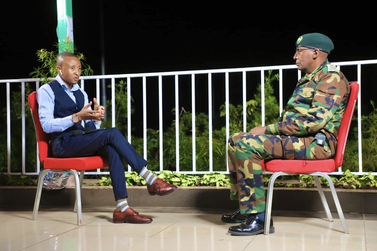 FarahJr002's tweet photo. First Live #Prime Time interview.
Engaged the @KeForestService ‘s Acting Commandant Mr David Chege for a preamble of 2morrow’s KFS rangers passing out parade which will b presided over by the President 
Cc @KBCChannel1 
Baby Steps till we get 2 that anchors seat Bi’idhnillah 
1/3 https://t.co/jTLT7eLGGF