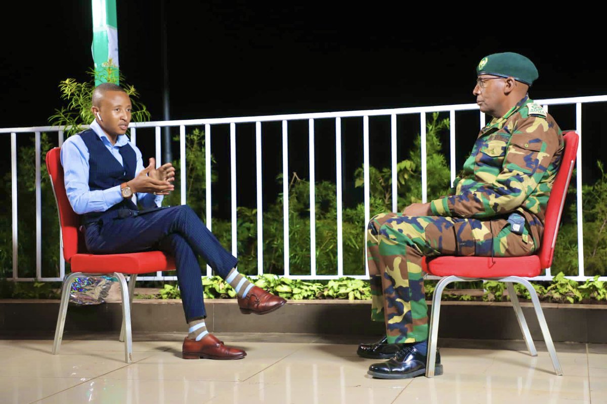 FarahJr002's tweet photo. First Live #Prime Time interview.
Engaged the @KeForestService ‘s Acting Commandant Mr David Chege for a preamble of 2morrow’s KFS rangers passing out parade which will b presided over by the President 
Cc @KBCChannel1 
Baby Steps till we get 2 that anchors seat Bi’idhnillah 
1/3 https://t.co/jTLT7eLGGF