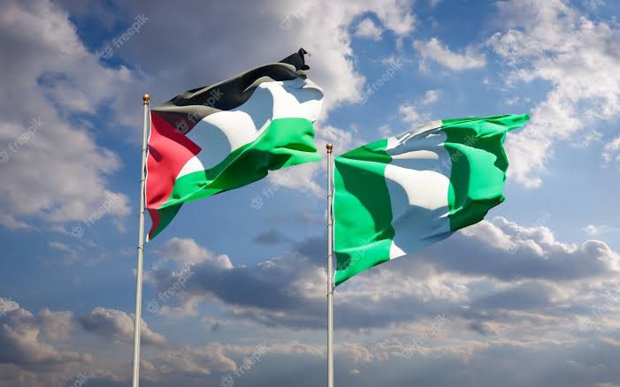 Retweet if you're a Nigerian and you stand with Palestine! 🇳🇬❤🇵🇸 #FreePalastine