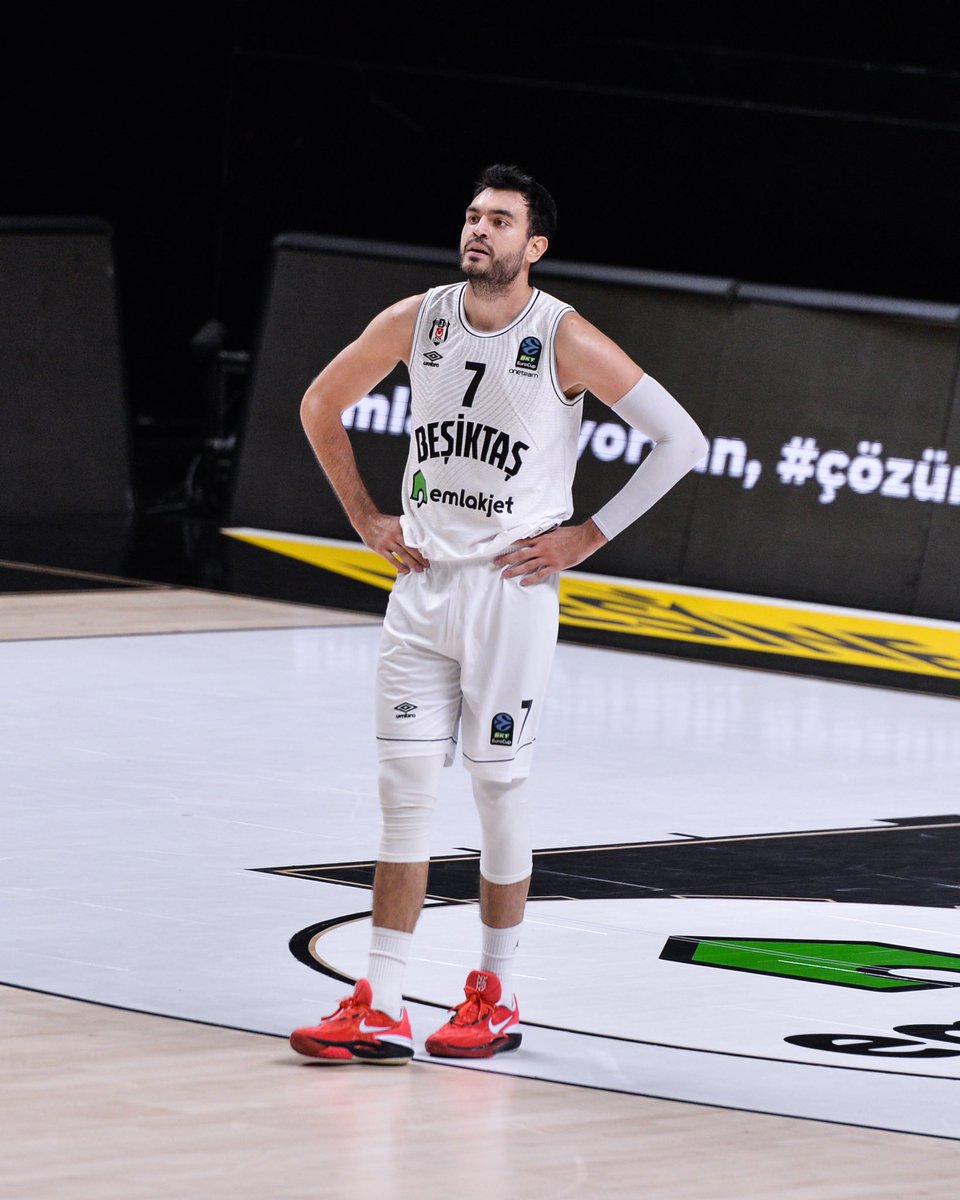 Kazandığımız için çok mutluyum, inşallah devam edeceğiz kazanmaya,yol uzun. Bizi desteklemenize sezon boyu ihtiyacımız var. Sıradaki maç full dolu bir Akatlar? 🤲🏻💪🏻<a href="/BJK_Basketbol/">Beşiktaş GAİN</a>