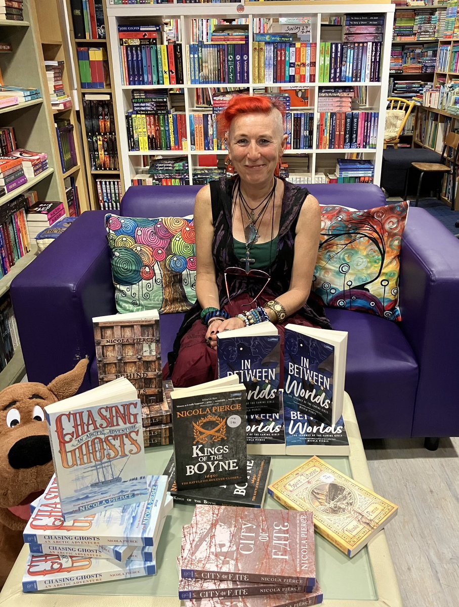 LittleAcornsBks's tweet photo. One of our fave authors & all-round beautiful being @NicolaPierce3 signing her fabulous range of best-selling historical fiction in @LittleAcornsBks & her latest #InBetweenWorlds publisher @OBrienPress & on her way to
#WainFest throughout #Donegal ππ https://t.co/YumUEEnRmB