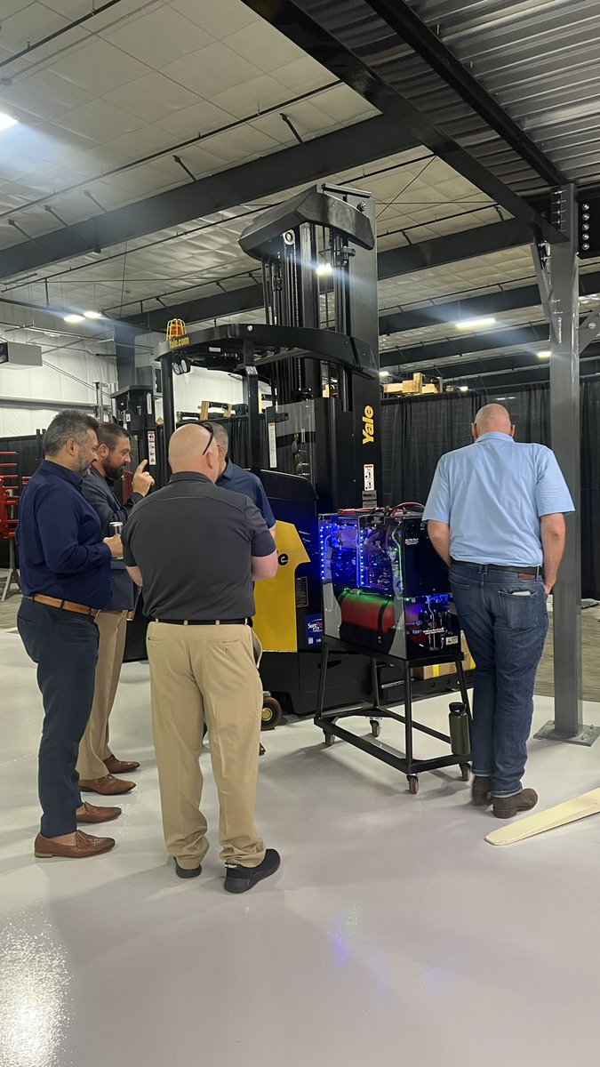 hydrofleet's tweet photo. What an amazing day at the grand opening of Wheeler Material Handling’s new customer experience center in Chattanooga, TN. It was a true pleasure to host the many customers who attended and also showcase our complete hydrogen “all-in” solution. https://t.co/nWJLYuc5EW